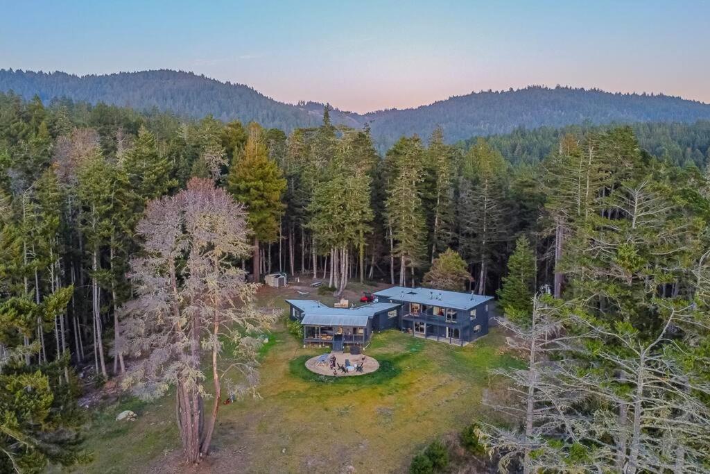 Driftwood Lodge ~ 5 Bedroom / 7 Bath ~ 30-Acre Private Estate On Hwy 1 ~ Hot Tub ~ Oceanview ~ Reunions & Retreats Walsh Landing Exterior photo