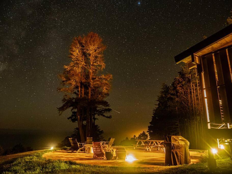 Driftwood Lodge ~ 5 Bedroom / 7 Bath ~ 30-Acre Private Estate On Hwy 1 ~ Hot Tub ~ Oceanview ~ Reunions & Retreats Walsh Landing Exterior photo
