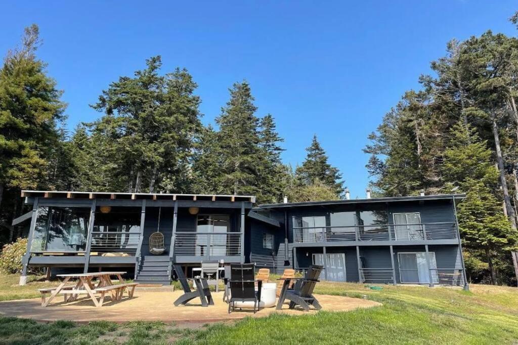 Driftwood Lodge ~ 5 Bedroom / 7 Bath ~ 30-Acre Private Estate On Hwy 1 ~ Hot Tub ~ Oceanview ~ Reunions & Retreats Walsh Landing Exterior photo